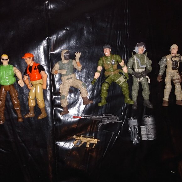 Army Men Figures (6) - Picture 1 of 6